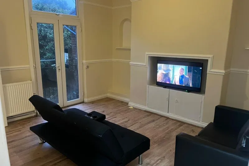 4 bed Terraced House For Auction