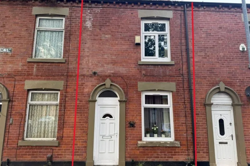 2 bed Terraced House For Auction