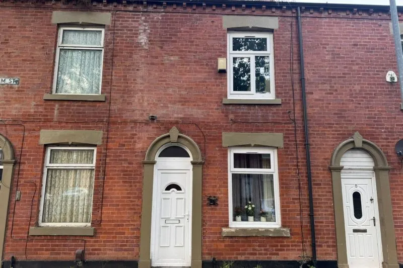 2 bed Terraced House For Auction