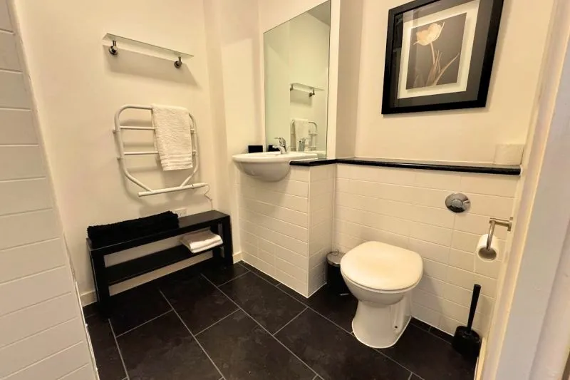 1 bed Studio Apartment For Auction
