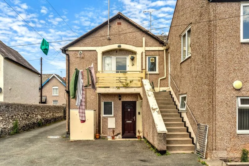 2 bed Apartment For Auction