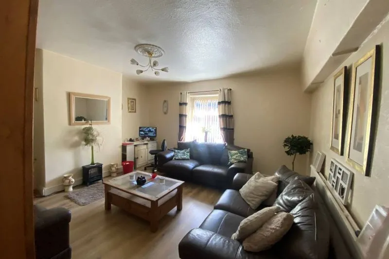 2 bed Pub Commercial For Auction
