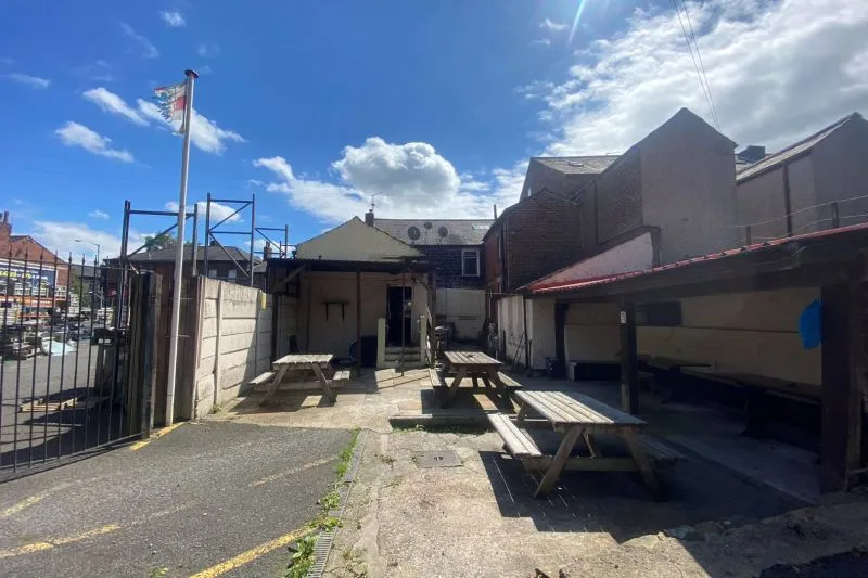 2 bed Pub Commercial For Auction