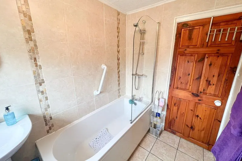 2 bed Semi-Detached House For Auction