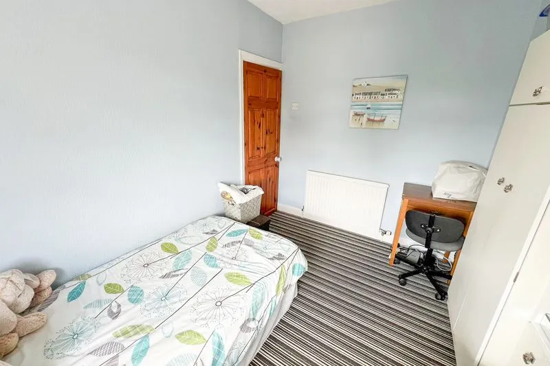 2 bed Semi-Detached House For Auction