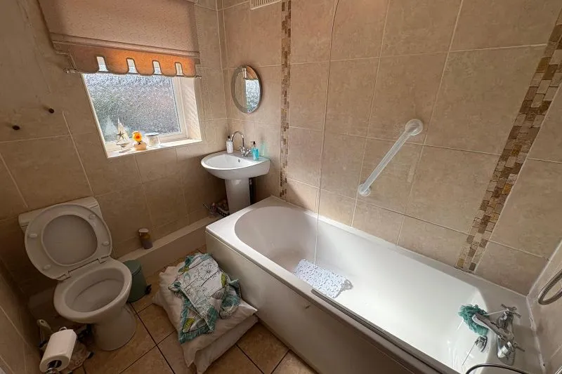 2 bed Semi-Detached House For Auction