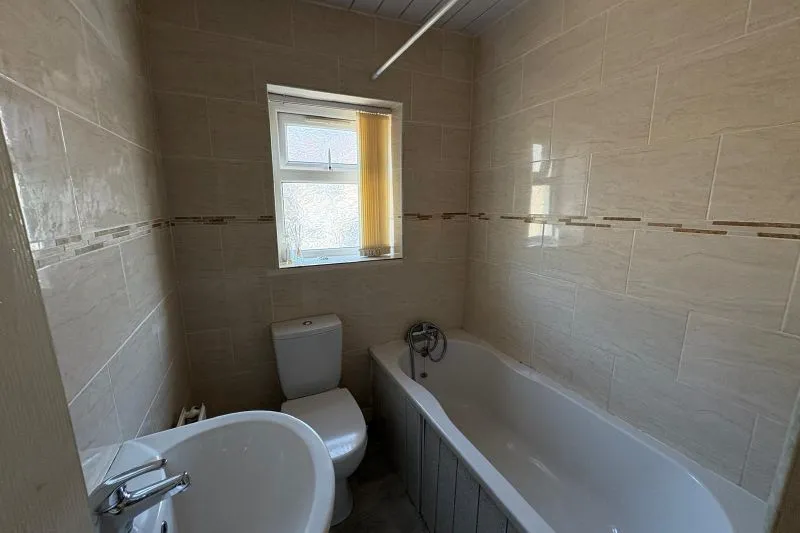 2 bed Terraced House For Auction