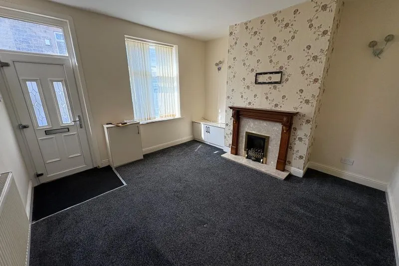 2 bed Terraced House For Auction