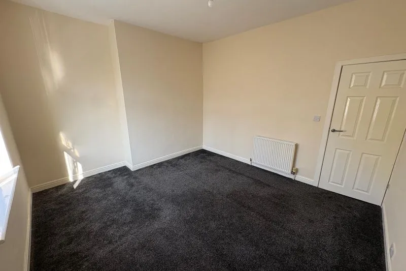 2 bed Terraced House For Auction