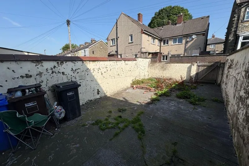 2 bed Terraced House For Auction