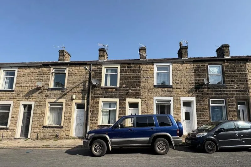2 bed Terraced House For Auction