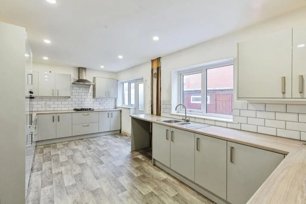 5 bed End of Terrace