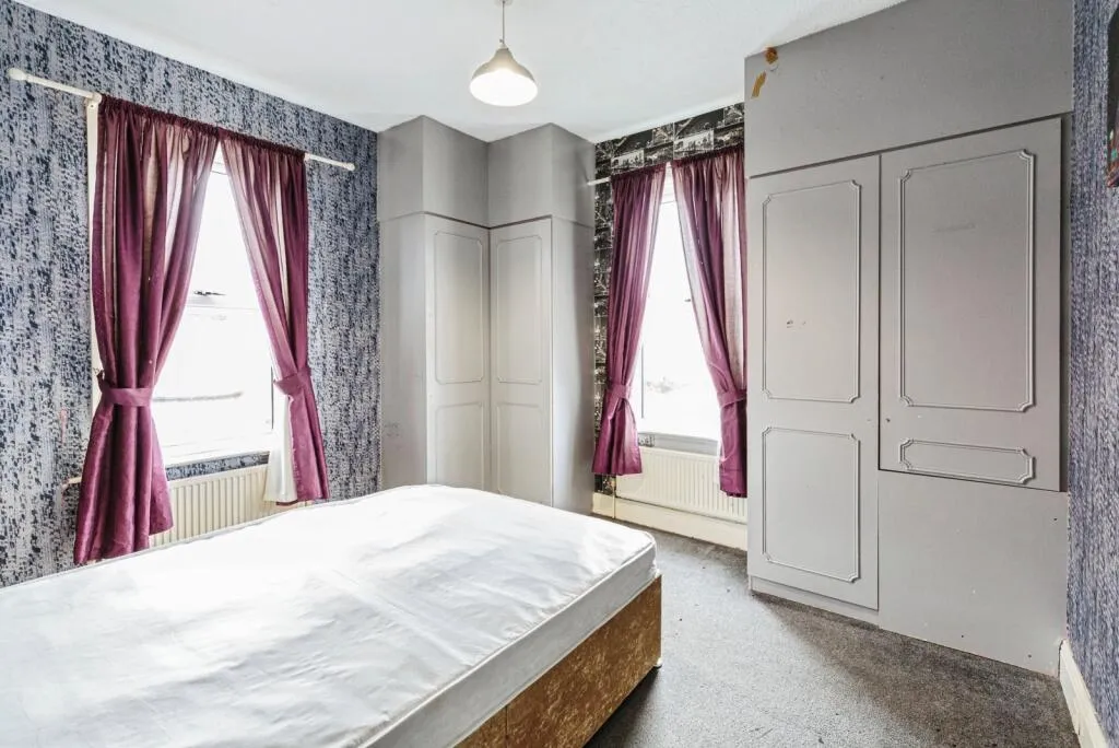 5 bed End of Terrace