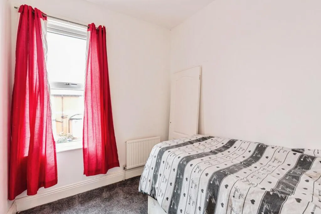 5 bed End of Terrace