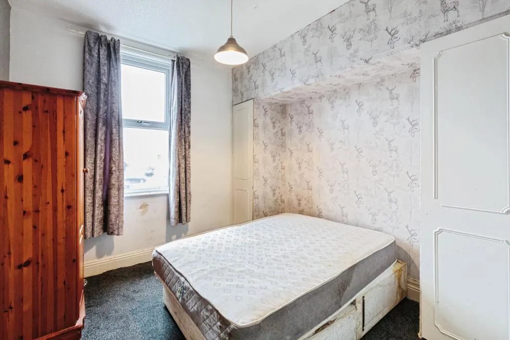 5 bed End of Terrace