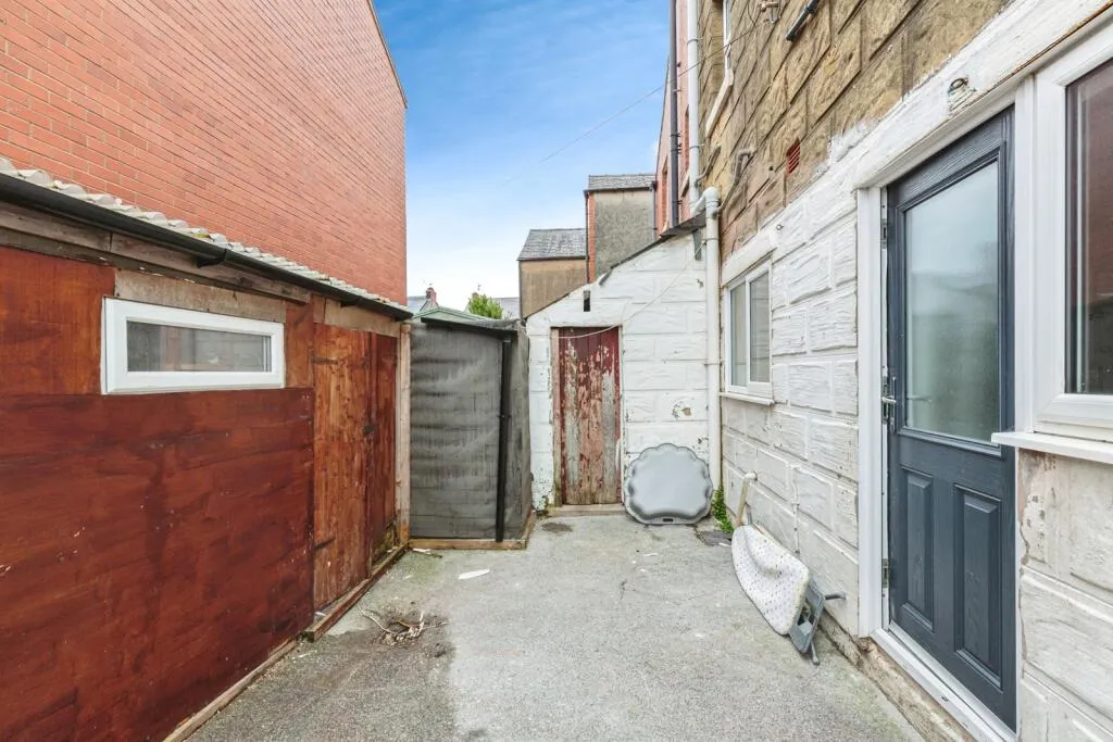 5 bed End of Terrace