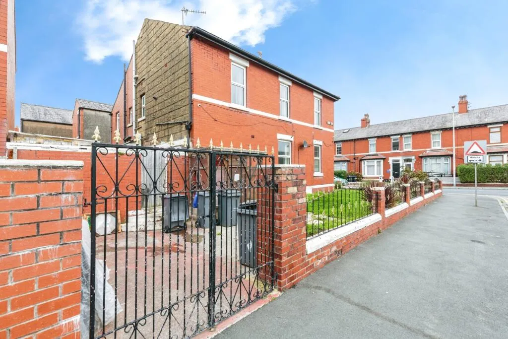 5 bed End of Terrace