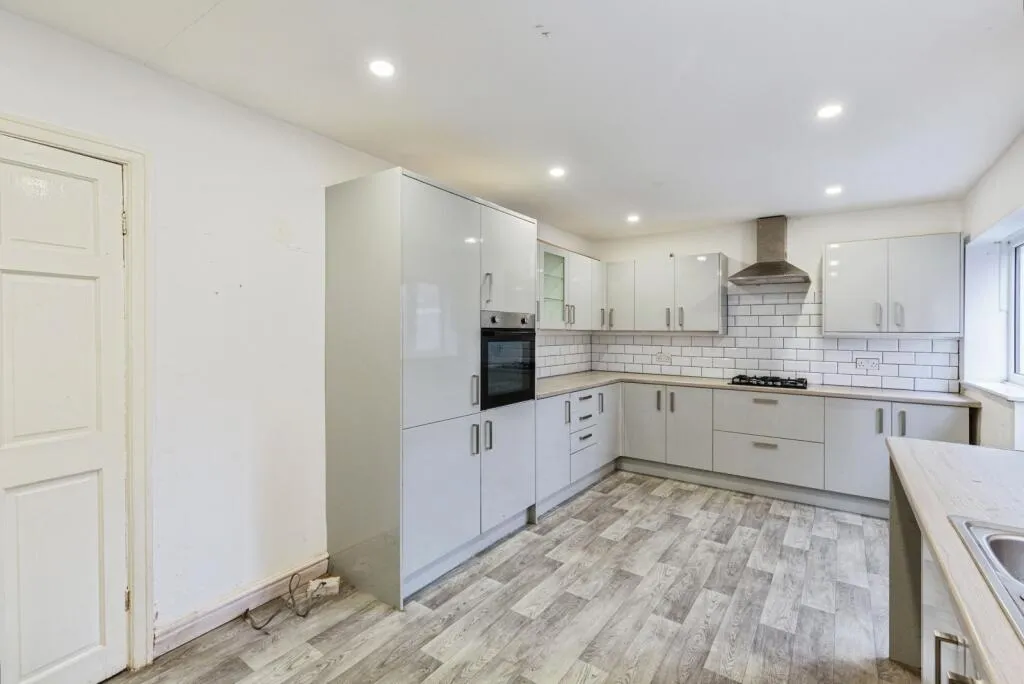 5 bed End of Terrace