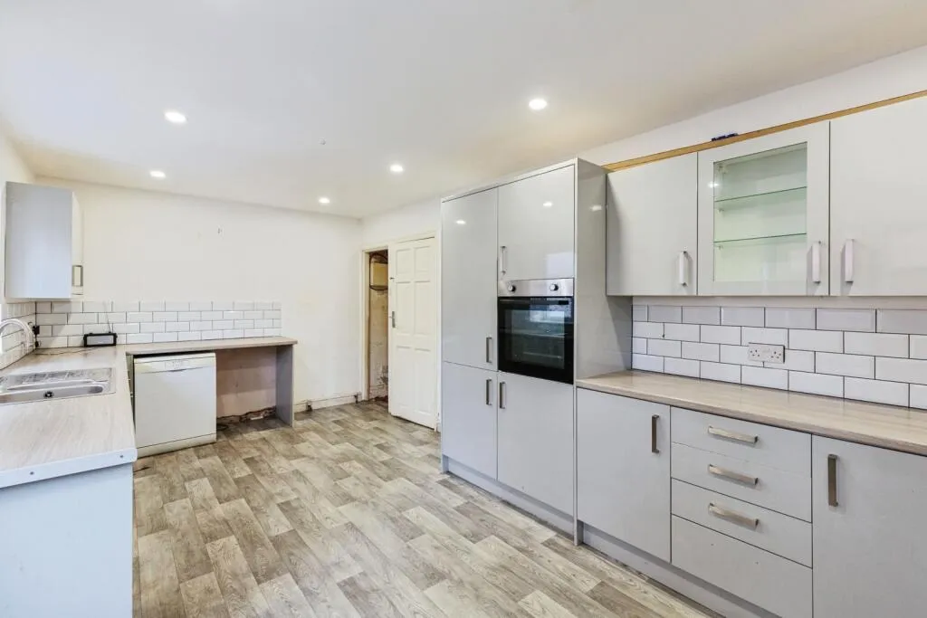 5 bed End of Terrace