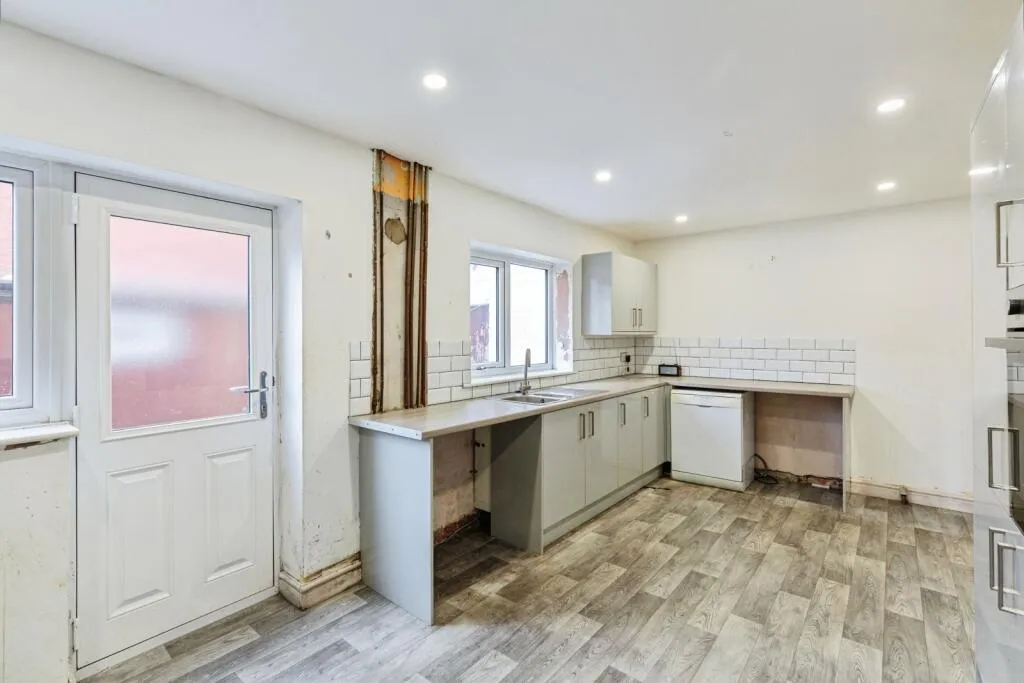 5 bed End of Terrace