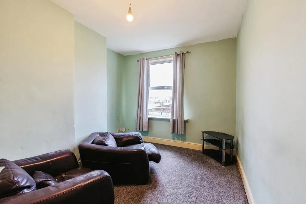 5 bed End of Terrace