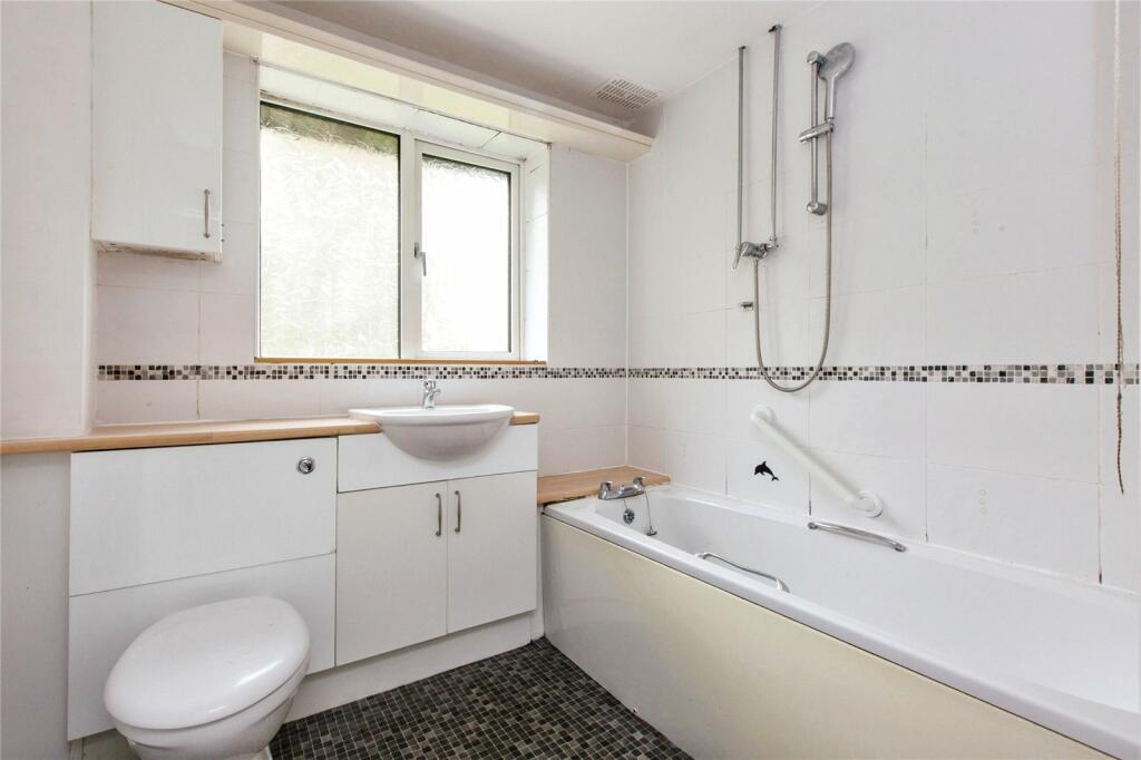 4 bed Detached