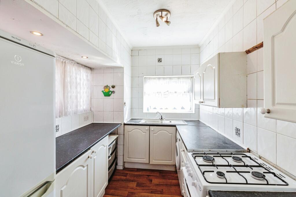 2 bed Semi-Detached