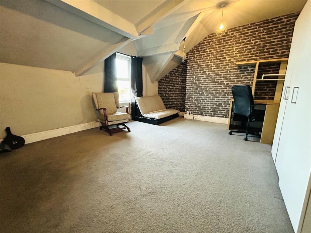 5 bed Terraced