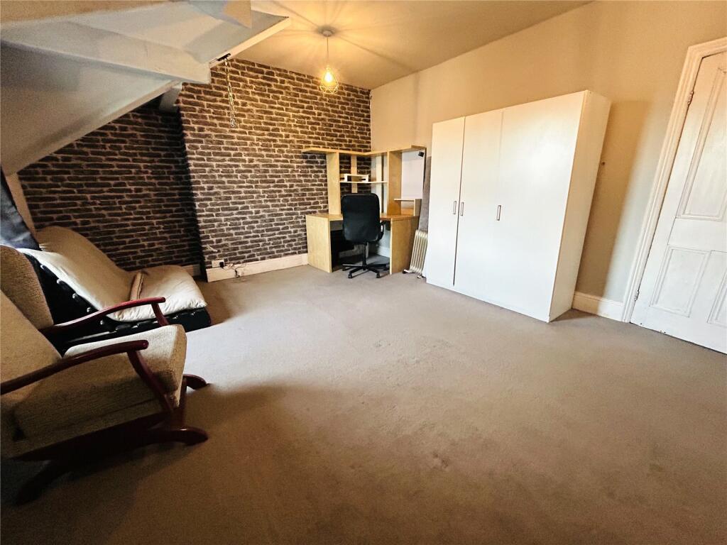 5 bed Terraced