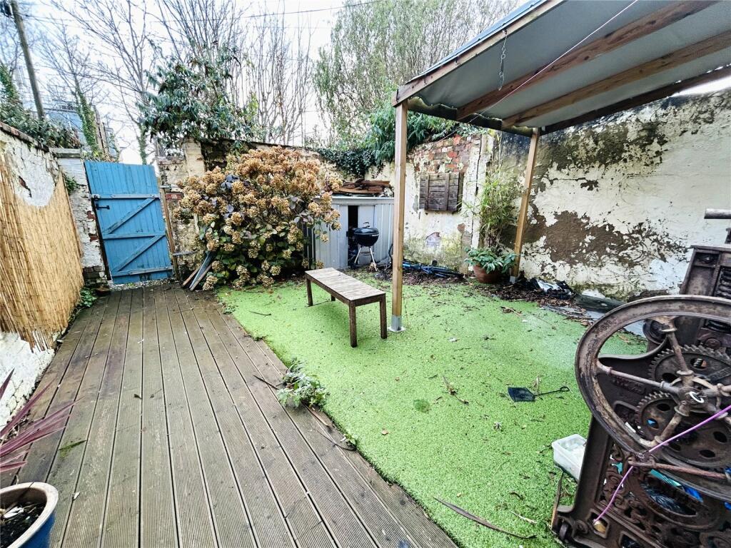 5 bed Terraced