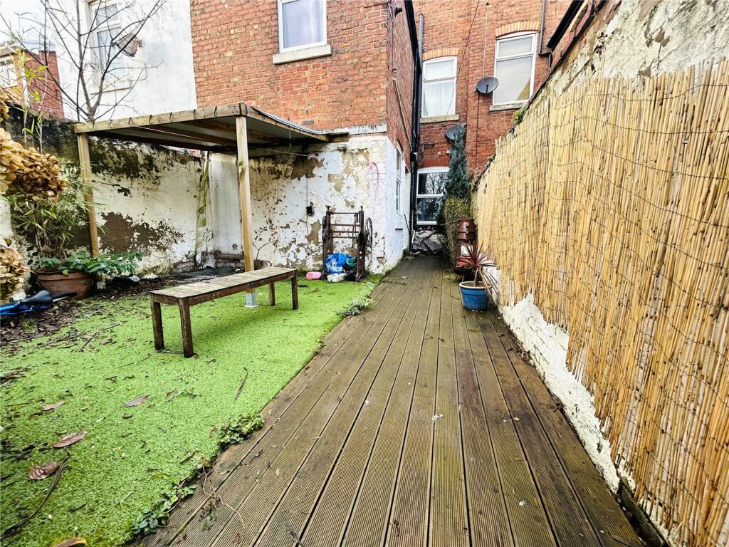 5 bed Terraced