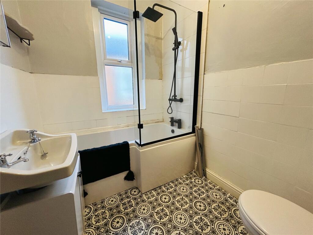 5 bed Terraced