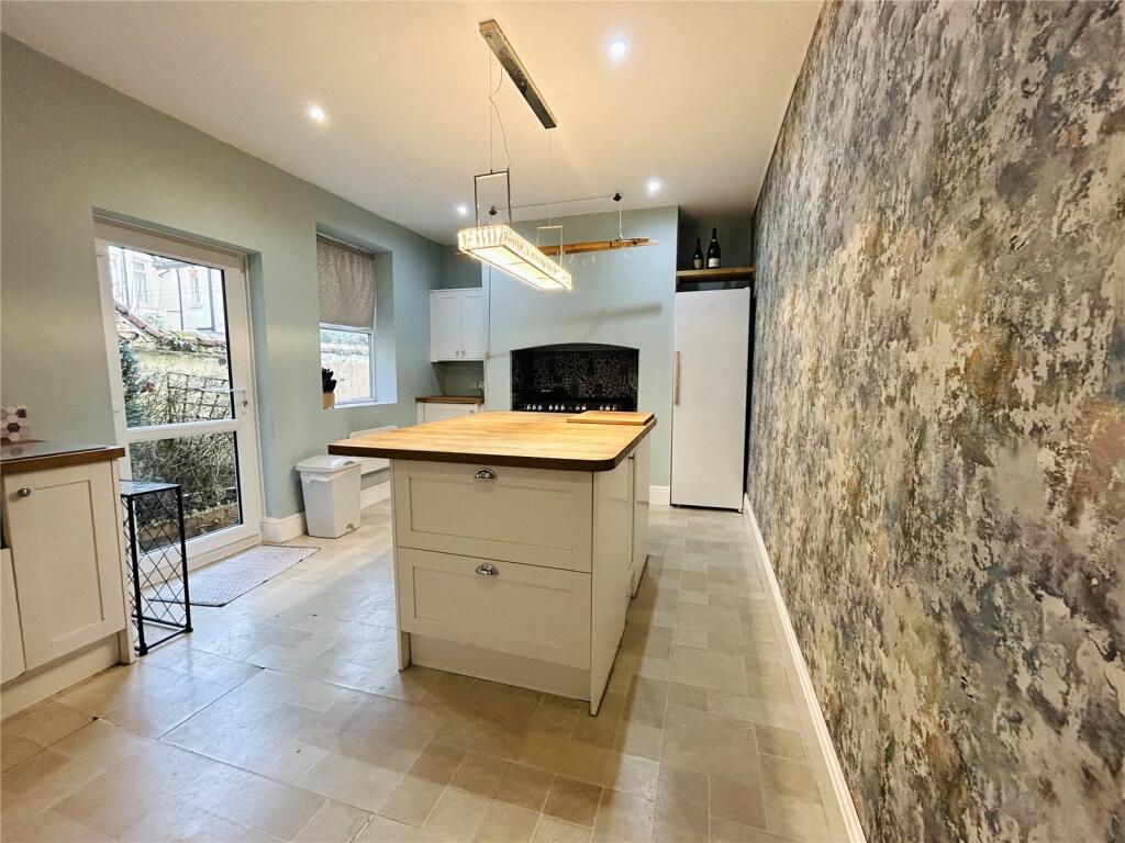 5 bed Terraced