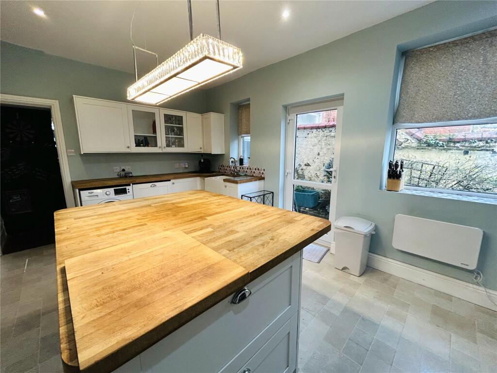 5 bed Terraced