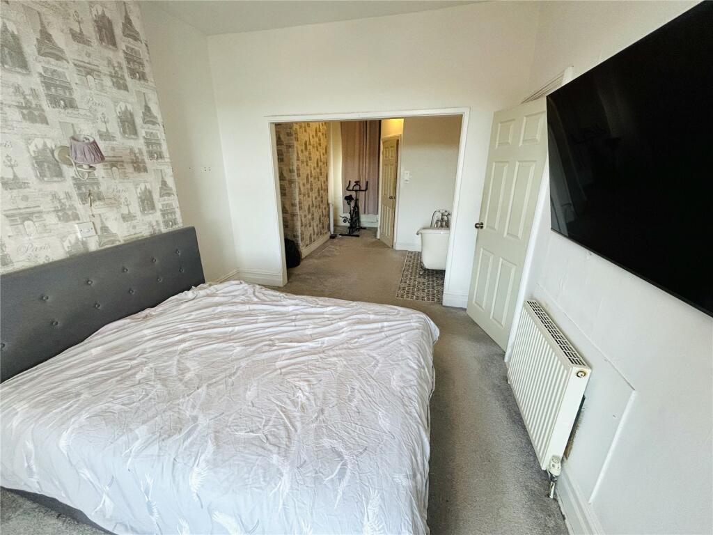 5 bed Terraced