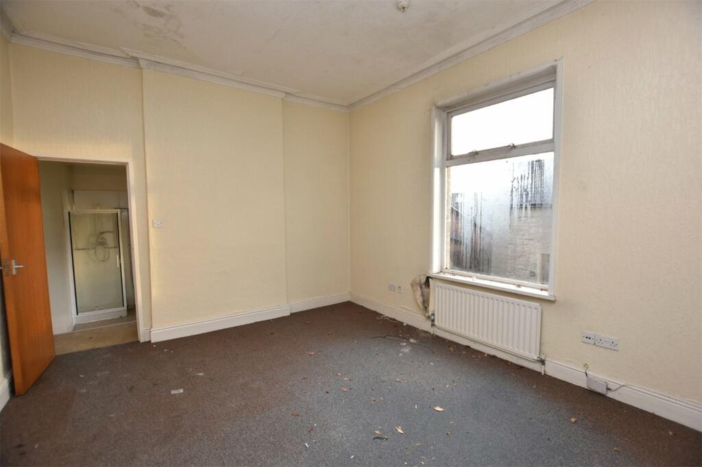 9 bed Detached