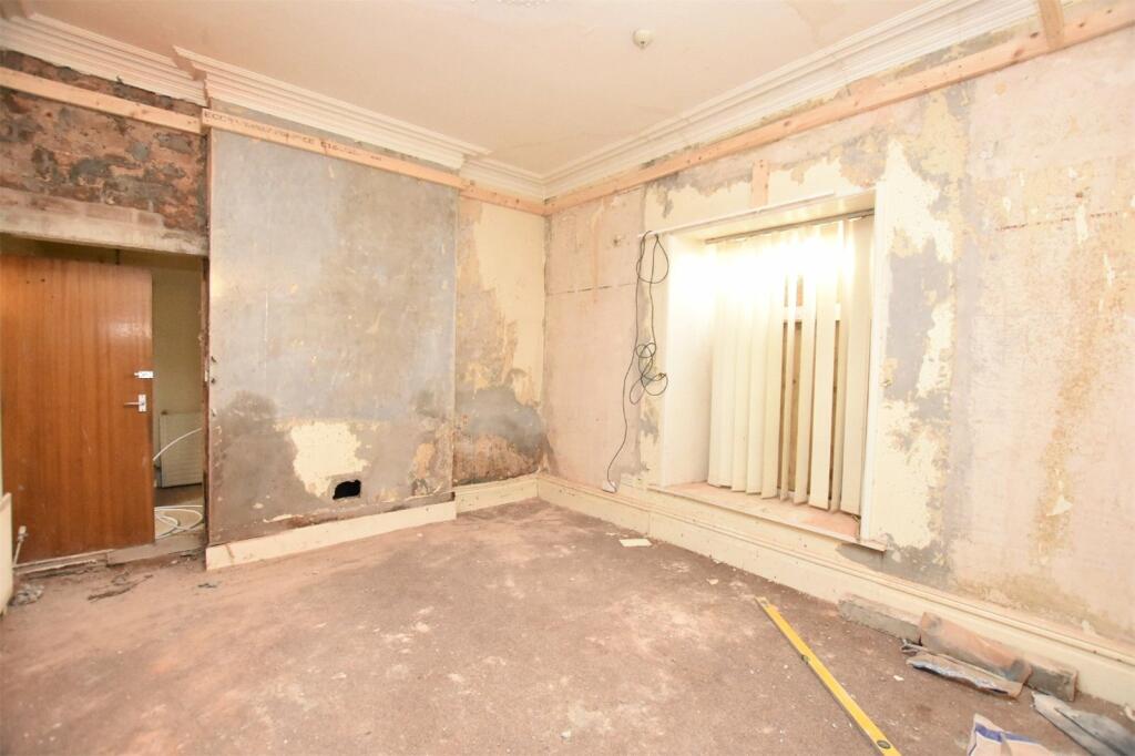 9 bed Detached