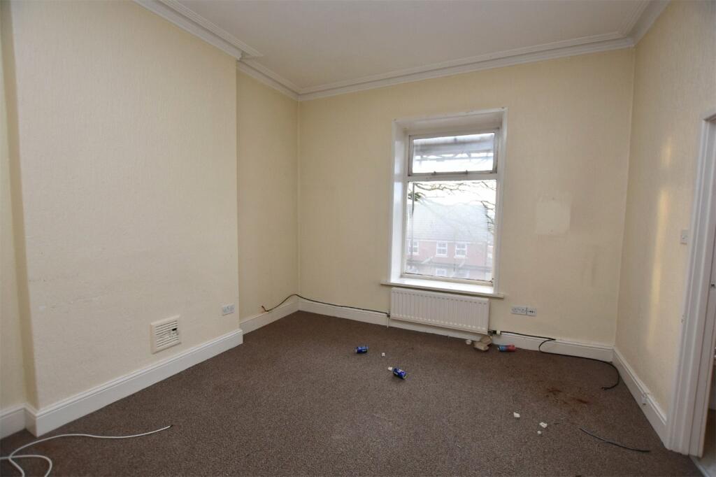 9 bed Detached