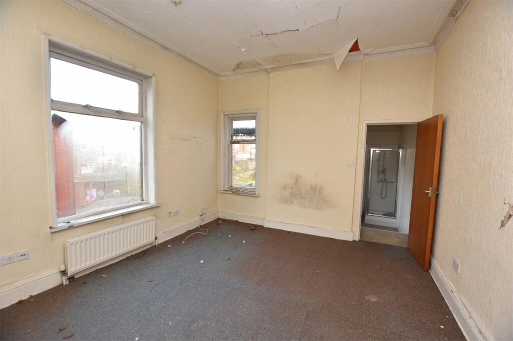 9 bed Detached