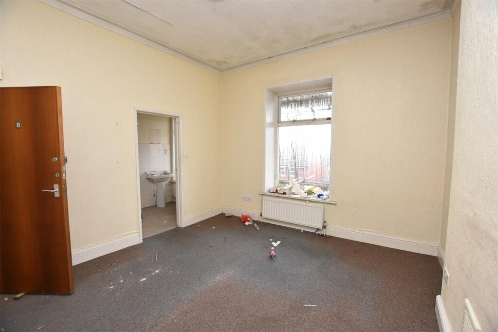 9 bed Detached