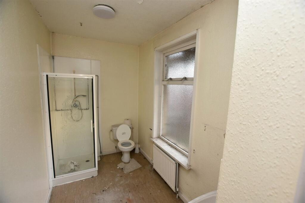 9 bed Detached
