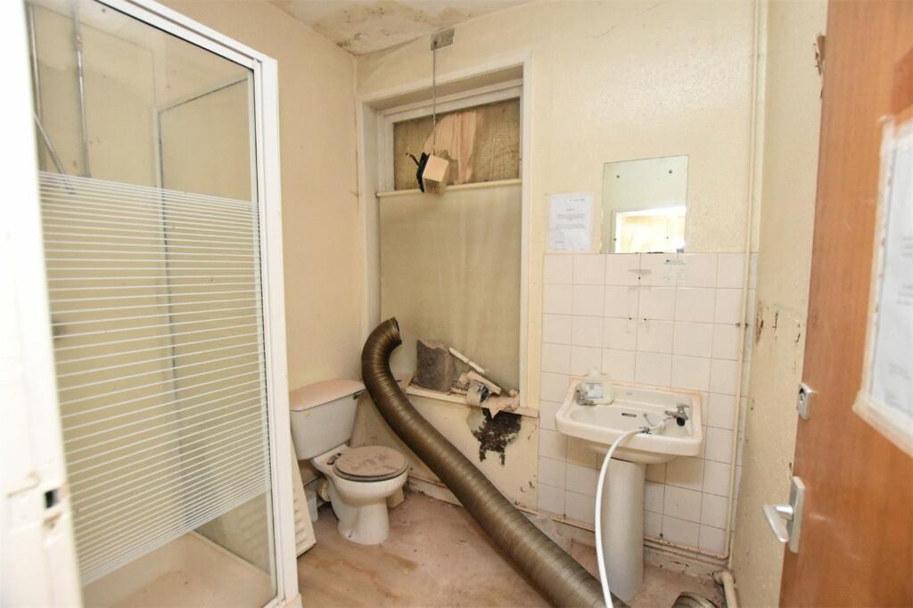9 bed Detached