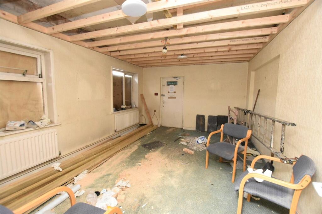 9 bed Detached
