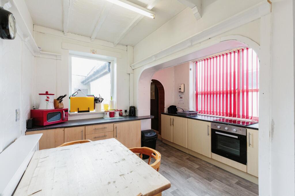 4 bed Semi-Detached