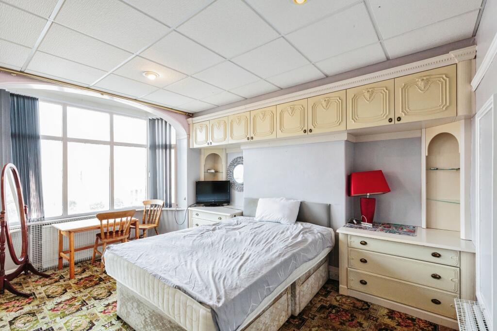 4 bed Semi-Detached