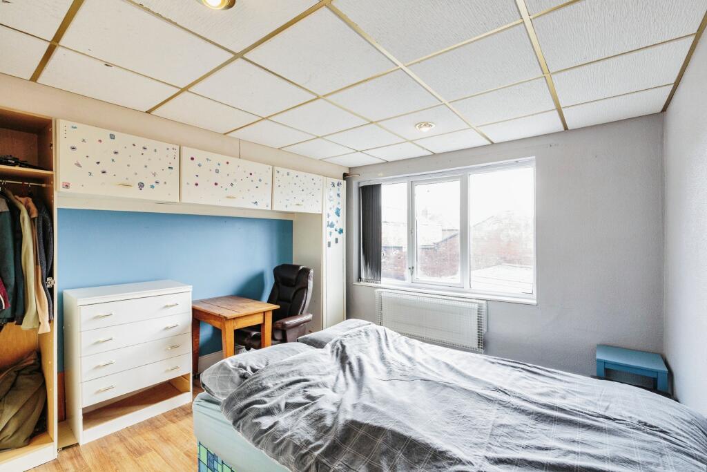 4 bed Semi-Detached