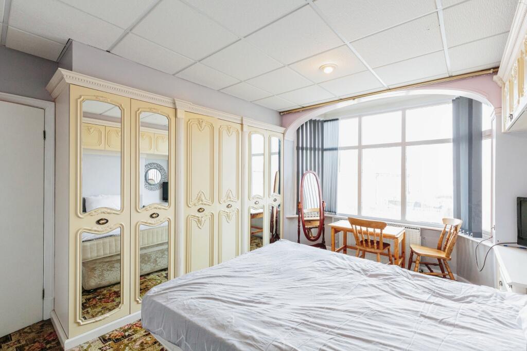 4 bed Semi-Detached