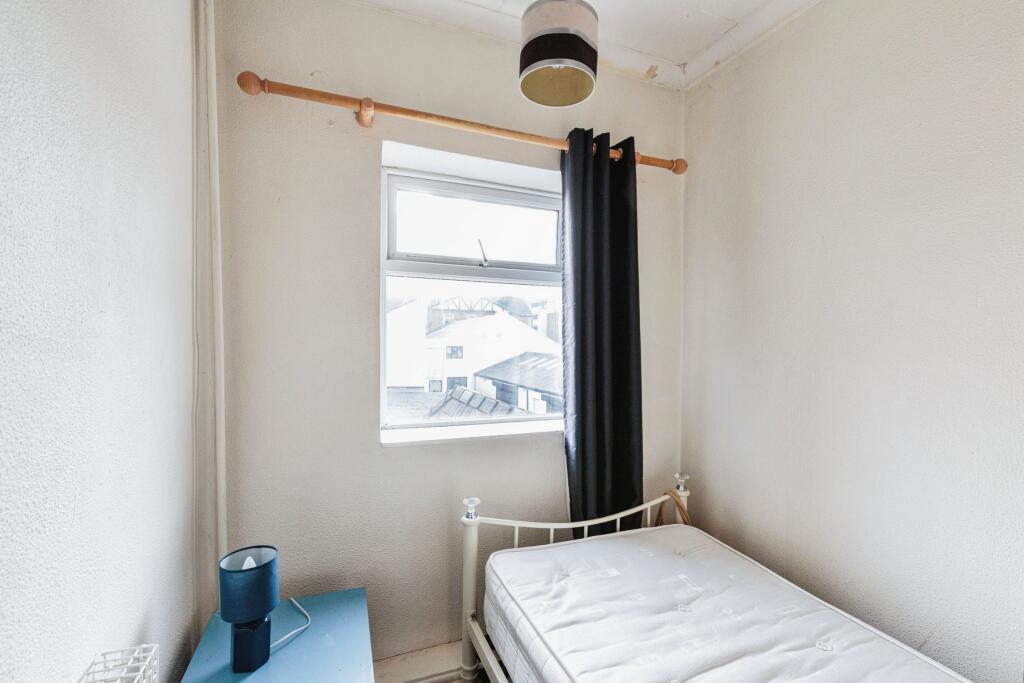 4 bed Semi-Detached