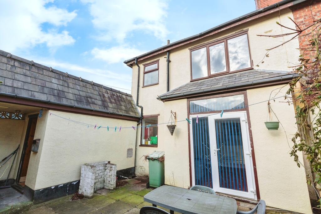 4 bed Semi-Detached