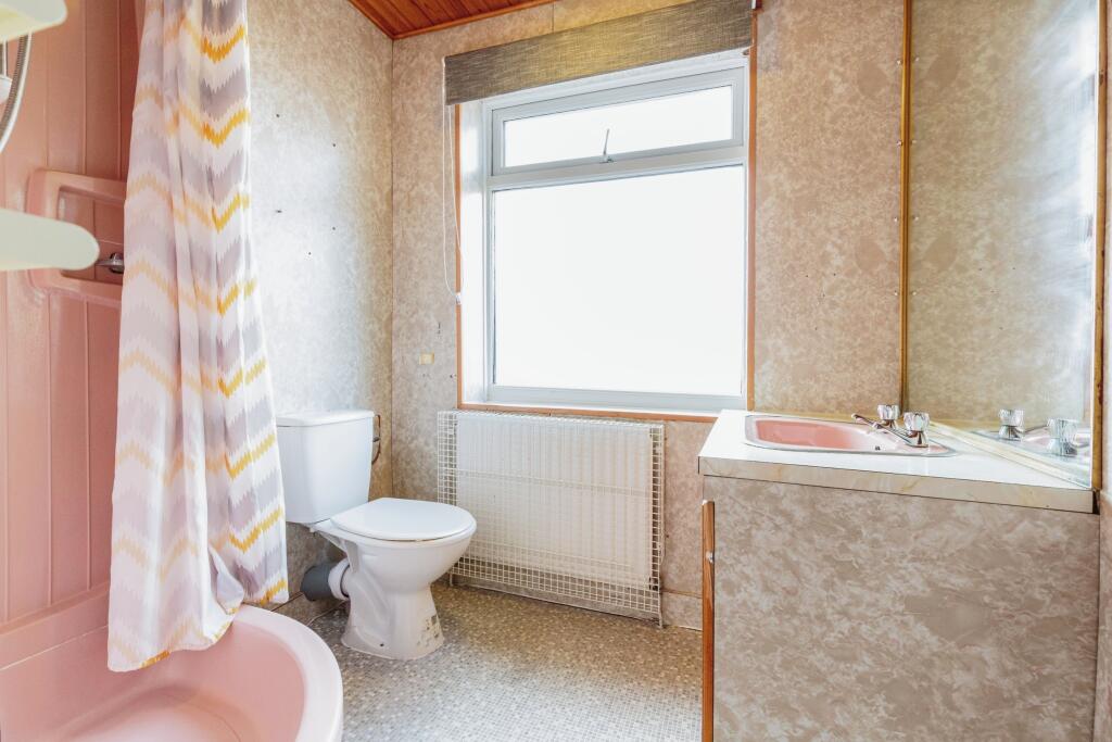 4 bed Semi-Detached